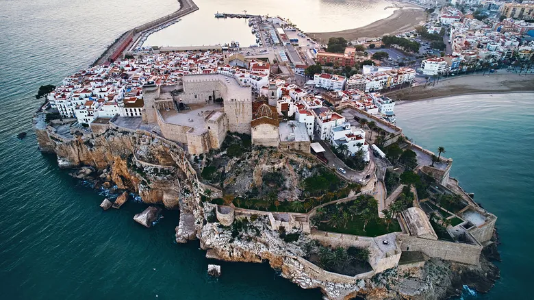 Peñíscola: Descubre la Joya Histórica y Costera entre Barcelona y Valencia