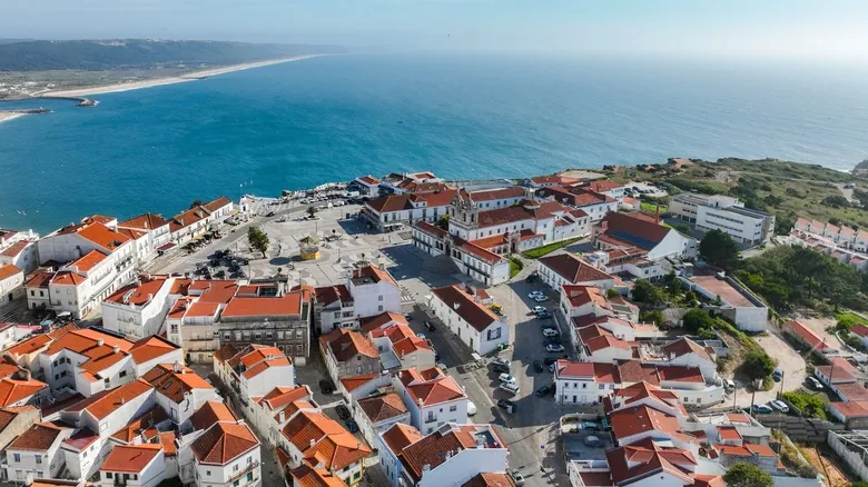 Portugal: Encanto Atlántico y el Exquisito Secreto de los Percebes, un Manjar Culinario