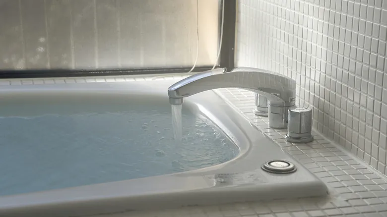 Preparación Crucial: La Bañera como Reserva de Agua Esencial en Emergencias