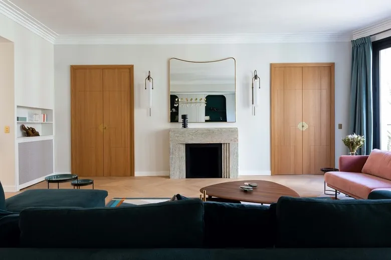 Renovación Art Deco: Luminosidad y Estilo en un Apartamento Familiar Parisino