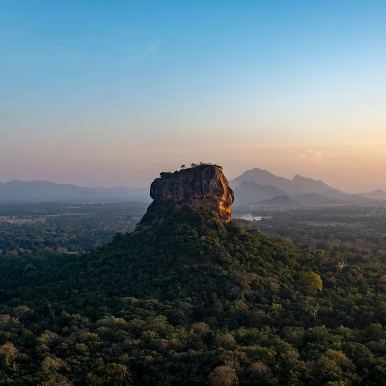 Sigiriya: Descubre la Majestuosa Fortaleza de Roca y su Historia Milenaria en Sri Lanka