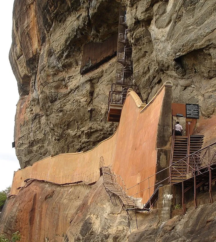 Sigiriya: Descubre la Majestuosa Fortaleza de Roca y su Historia Milenaria en Sri Lanka