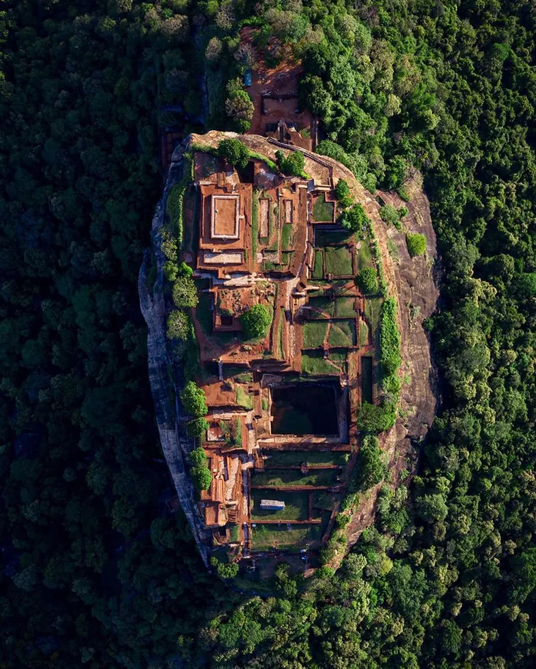 Sigiriya: Descubre la Majestuosa Fortaleza de Roca y su Historia Milenaria en Sri Lanka