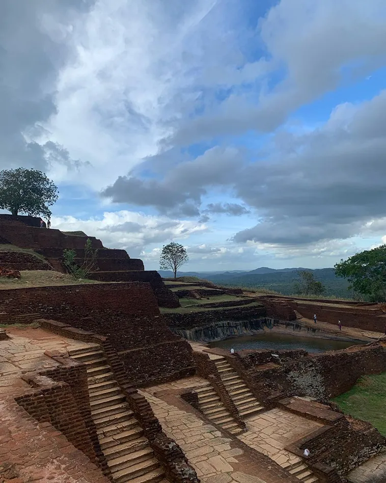 Sigiriya: Descubre la Majestuosa Fortaleza de Roca y su Historia Milenaria en Sri Lanka