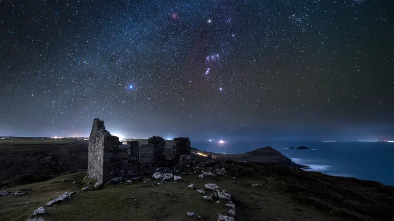 Sirio vs. Polaris: Desvelando el Misterio de la Estrella Más Brillante del Cielo Nocturno y su Guía Invaluable