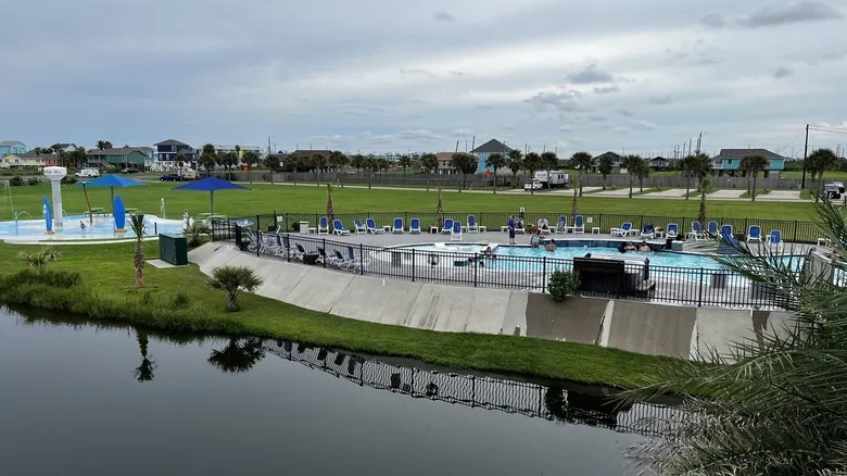 Stella Mare RV Resort: Lujo y Aventura Frente al Mar en Galveston para Casas Rodantes