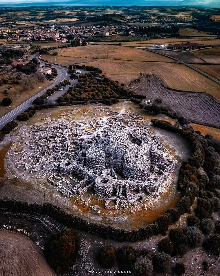 Su Nuraxi en Barumini: Joya de la Arquitectura Nurágica en la Cerdeña Prehistórica