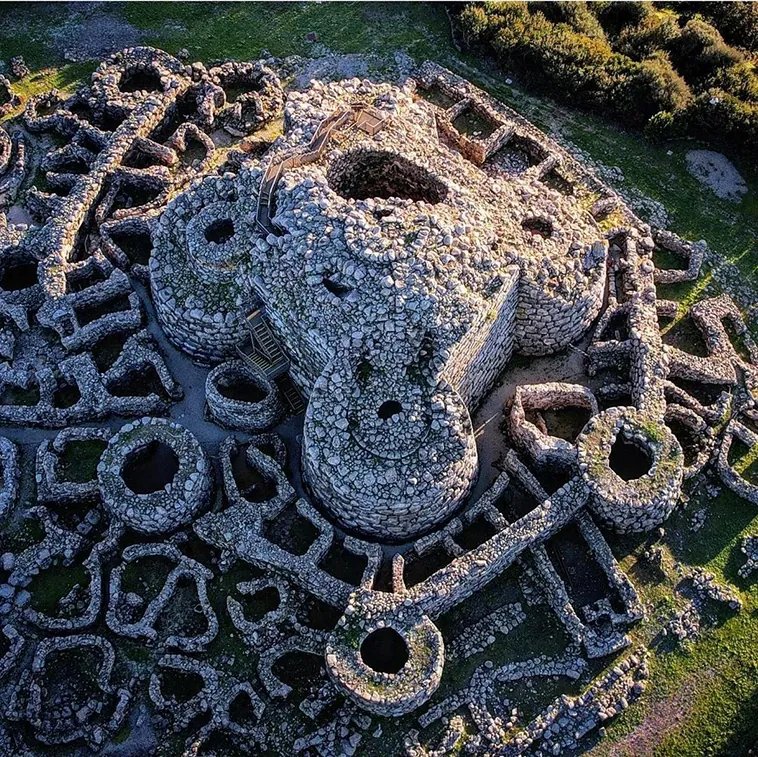 Su Nuraxi en Barumini: Joya de la Arquitectura Nurágica en la Cerdeña Prehistórica