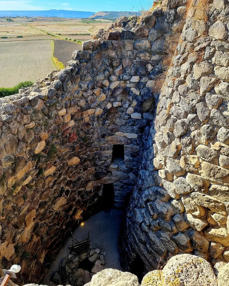 Su Nuraxi en Barumini: Joya de la Arquitectura Nurágica en la Cerdeña Prehistórica