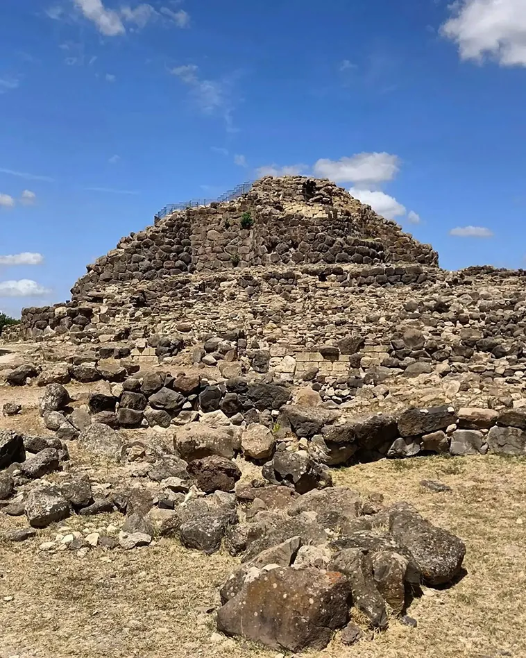 Su Nuraxi en Barumini: Joya de la Arquitectura Nurágica en la Cerdeña Prehistórica