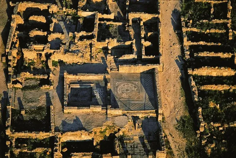 Timgad: El 'Pompeya Argelino' – Una Joya Romana Olvidada en el Desierto