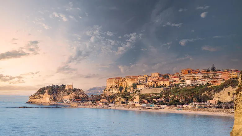 Tropea: Descubre el Paraíso Oculto de Calabria y sus Playas Idílicas en Italia