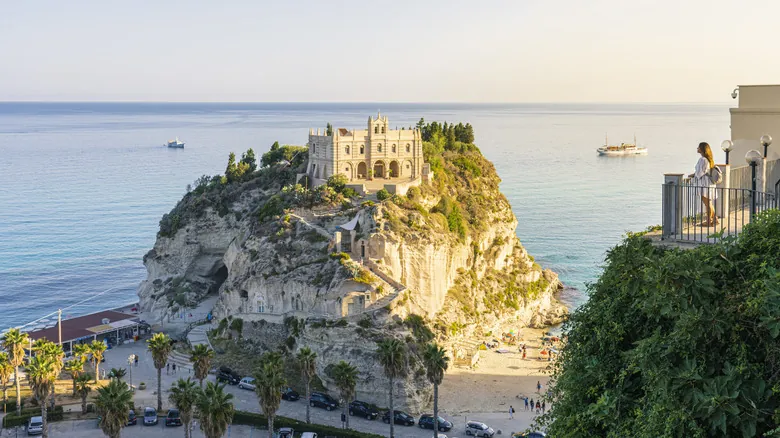 Tropea: Descubre el Paraíso Oculto de Calabria y sus Playas Idílicas en Italia