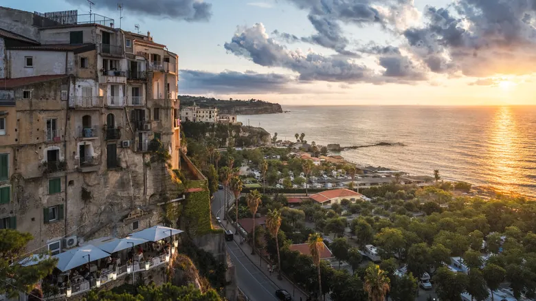 Tropea: Descubre el Paraíso Oculto de Calabria y sus Playas Idílicas en Italia