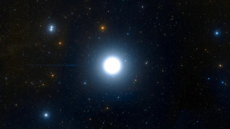 Vega: El Enigma de la Estrella Más Brillante y su Disco de Escombros Perfecto