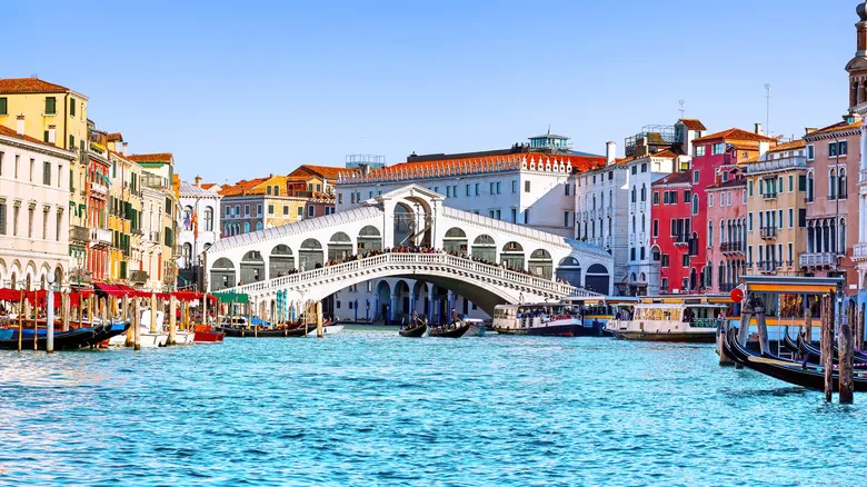 Venecia Eterna: Explorando la Magia y Encanto de la Ciudad sobre el Agua