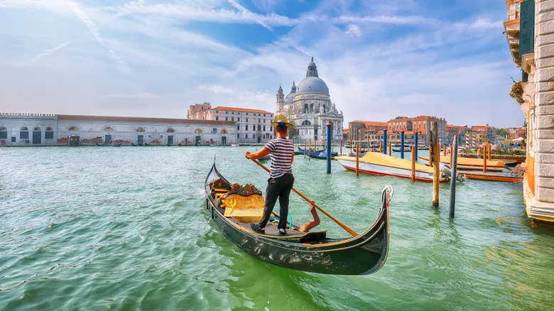 Venecia Eterna: Explorando la Magia y Encanto de la Ciudad sobre el Agua