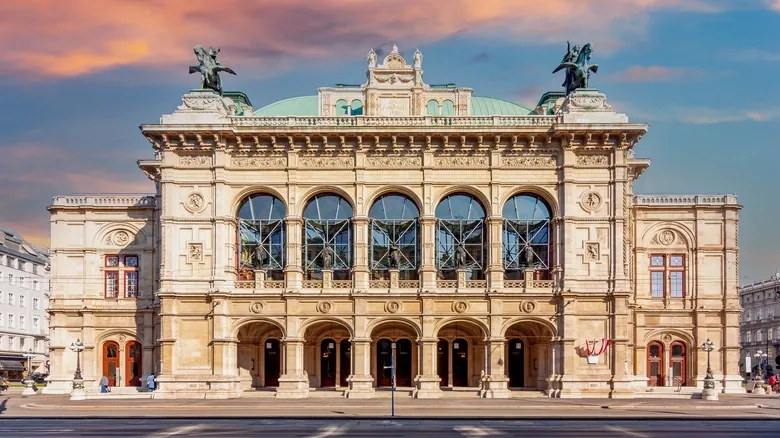 Viena: Un Viaje a la Elegancia, Historia y Cultura Inmortal de Europa
