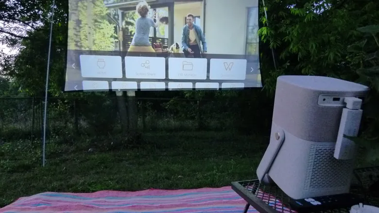 Yaber T2: El Proyector Portátil que Transforma Cualquier Espacio en tu Cine Privado
