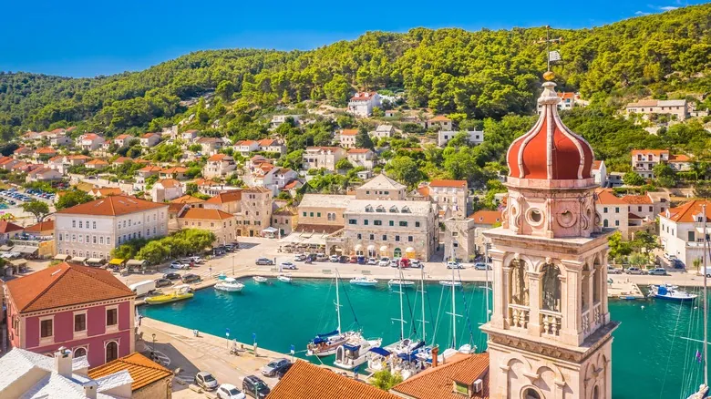 Zlatni Rat: Descubre el Icónico Cuerno de Oro de Croacia y sus Secretos
